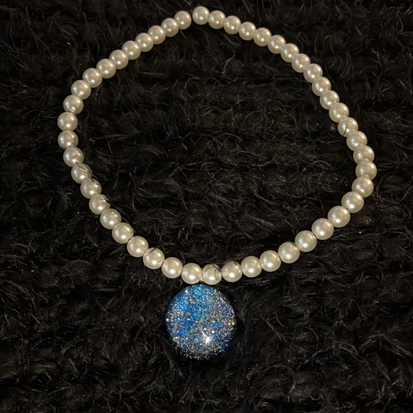 Blue Glittery Marble Glass & Stretch Faux Pearls Hand Design Necklace - Picture 11 of 17